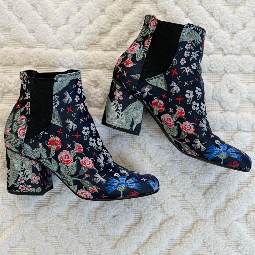 Indigo Rd Veraly 2 Floral Embroidered Ankle Boots Size 8 Navy Block Heel